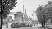 Ringstra&szlig;enpanorama mit einem M-Dreiwagenzug, Mai 1955, Foto: Wiener L